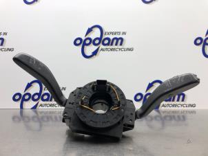 Gebruikte Combischakelaar Stuurkolom Volkswagen Polo V (6R) 1.2 12V BlueMotion Technology Prijs € 75,00 Margeregeling aangeboden door Gebr Opdam B.V.