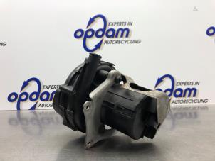 Gebruikte Luchtpomp Uitlaatgas BMW 3 serie (E46/4) 320i 24V Prijs € 54,00 Margeregeling aangeboden door Gebr Opdam B.V.