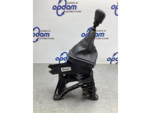 Gebruikte Versnellingspook Ford Transit Courier 1.0 Ti-VCT EcoBoost 12V Prijs € 90,75 Inclusief btw aangeboden door Gebr Opdam B.V.