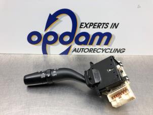 Gebruikte Pinker Schakelaar Mazda 6 Sport (GG14) 2.0i 16V S-VT Prijs € 32,00 Margeregeling aangeboden door Gebr Opdam B.V.