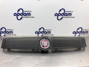 Gebruikte Grille Fiat Panda (169) 1.2, Classic Prijs € 27,00 Margeregeling aangeboden door Gebr Opdam B.V.