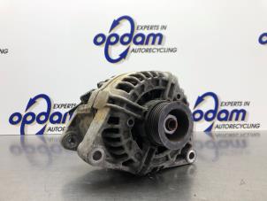 Gebruikte Alternator Opel Astra H (L48) 1.4 16V Twinport Prijs € 45,00 Margeregeling aangeboden door Gebr Opdam B.V.