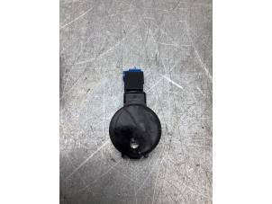 Gebruikte Regensensor Peugeot 3008 II (M4/MC/MJ/MR) 1.6 16V PureTech 180 Prijs € 25,00 Margeregeling aangeboden door Gebr Opdam B.V.