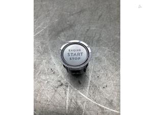 Gebruikte Start/Stop schakelaar Peugeot 3008 II (M4/MC/MJ/MR) 1.6 16V PureTech 180 Prijs € 25,00 Margeregeling aangeboden door Gebr Opdam B.V.