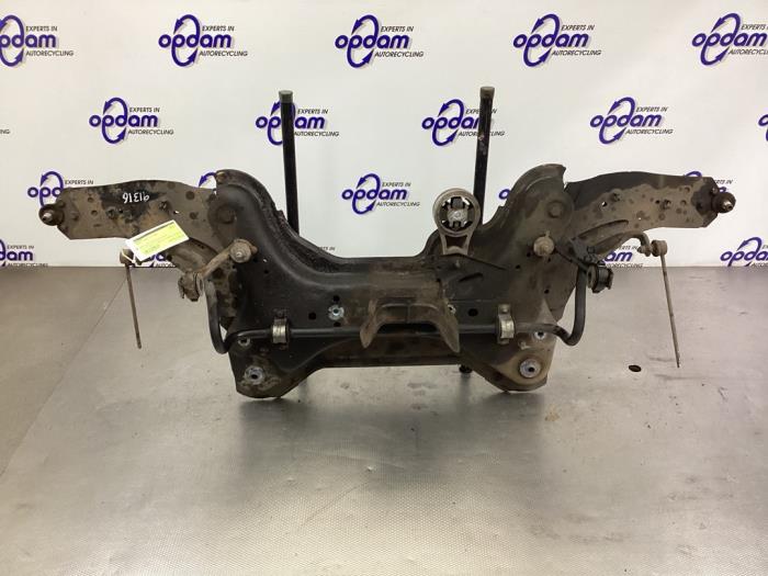 Gebruikte Subframe Renault Trafic New (FL) 2.5 dCi 16V 135 Prijs € 89,00 Margeregeling aangeboden door Gebr Opdam B.V.