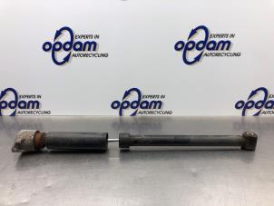 Gebruikte Schokdemper links-achter Ford Fiesta 5 (JD/JH) 1.4 16V Prijs € 22,00 Margeregeling aangeboden door Gebr Opdam B.V.