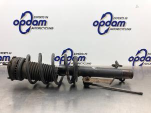 Gebruikte Mac Phersonpoot rechts-voor Ford Fiesta 5 (JD/JH) 1.4 16V Prijs € 45,00 Margeregeling aangeboden door Gebr Opdam B.V.