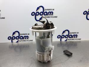 Gebruikte Benzinepomp Peugeot 208 I (CA/CC/CK/CL) 1.0 Vti 12V PureTech Prijs € 68,00 Margeregeling aangeboden door Gebr Opdam B.V.