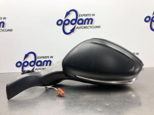 Gebruikte Spiegel Buiten links Peugeot 208 I (CA/CC/CK/CL) 1.0 Vti 12V PureTech Prijs € 90,00 Margeregeling aangeboden door Gebr Opdam B.V.