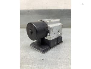 Gebruikte ABS Pomp Alfa Romeo 159 (939AX) 2.2 JTS 16V Prijs € 100,00 Margeregeling aangeboden door Gebr Opdam B.V.