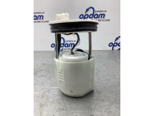 Gebruikte Benzinepomp Mazda 2 (DJ/DL) 1.5 SkyActiv-G 90 Prijs € 75,00 Margeregeling aangeboden door Gebr Opdam B.V.