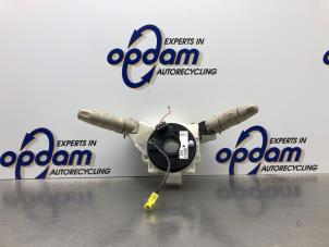 Gebruikte Combischakelaar Stuurkolom Nissan Micra (K12) 1.2 16V Prijs € 45,00 Margeregeling aangeboden door Gebr Opdam B.V.
