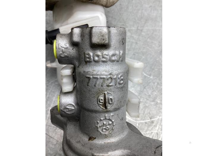 Hoofdremcilinder van een Fiat 500L (199) 1.3 D 16V Multijet 2018