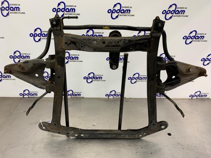 Gebruikte Subframe Dacia Sandero I (BS) 1.2 16V Prijs € 68,00 Margeregeling aangeboden door Gebr Opdam B.V.