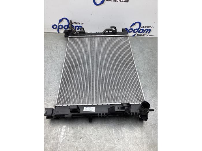 Gebruikte Radiateur Renault Clio IV (5R) 0.9 Energy TCE 90 12V Prijs € 80,00 Margeregeling aangeboden door Gebr Opdam B.V.