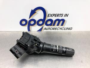 Gebruikte Ruitenwis Schakelaar Hyundai i20 1.2i 16V Prijs € 32,00 Margeregeling aangeboden door Gebr Opdam B.V.