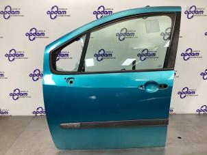 Gebruikte Deur 4Deurs links-voor Renault Modus/Grand Modus (JP) 1.4 16V Prijs € 100,00 Margeregeling aangeboden door Gebr Opdam B.V.