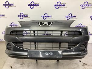 Gebruikte Voorbumper Peugeot 1007 (KM) 1.4 Prijs € 180,00 Margeregeling aangeboden door Gebr Opdam B.V.