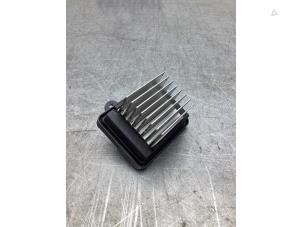 Gebruikte Kachel Weerstand Renault Twingo III (AH) 0.9 Energy TCE 90 12V Prijs € 30,00 Margeregeling aangeboden door Gebr Opdam B.V.