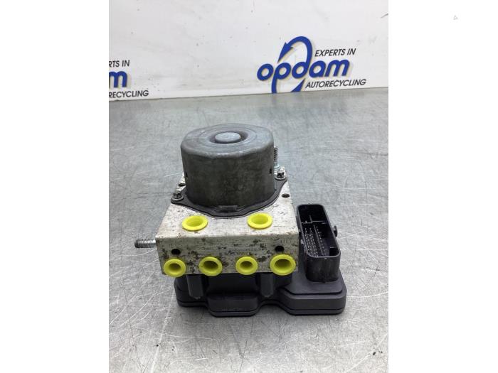 Gebruikte ABS Pomp Renault Twingo III (AH) 0.9 Energy TCE 90 12V Prijs € 150,00 Margeregeling aangeboden door Gebr Opdam B.V.