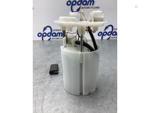 Gebruikte Benzinepomp Renault Twingo III (AH) 0.9 Energy TCE 90 12V Prijs € 50,00 Margeregeling aangeboden door Gebr Opdam B.V.