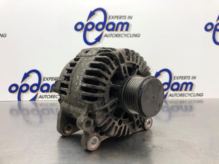 Gebruikte Dynamo Volkswagen Golf V (1K1) 2.0 FSI 16V Prijs € 68,00 Margeregeling aangeboden door Gebr Opdam B.V.
