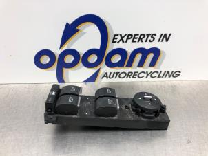 Gebruikte Ruit schakelaar elektrisch Ford Focus 2 1.6 16V Prijs € 45,00 Margeregeling aangeboden door Gebr Opdam B.V.