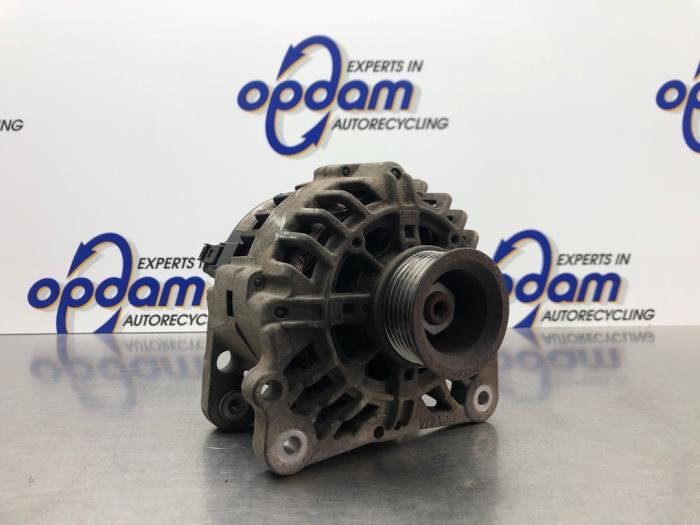 Gebruikte Dynamo Seat Leon (1M1) 1.8 20V Prijs € 45,00 Margeregeling aangeboden door Gebr Opdam B.V.
