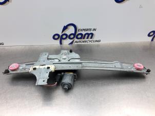 Gebruikte Raammechaniek 4Deurs links-voor Peugeot 208 I (CA/CC/CK/CL) 1.0 Vti 12V PureTech Prijs € 68,00 Margeregeling aangeboden door Gebr Opdam B.V.