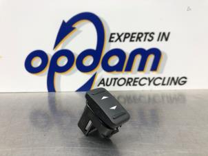 Gebruikte Elektrisch Raam Schakelaar Ford Galaxy (WA6) 1.6 EcoBoost 16V Prijs € 18,00 Margeregeling aangeboden door Gebr Opdam B.V.