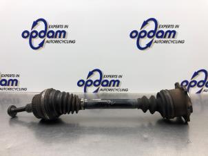 Gebruikte Aandrijfas rechts-voor Volkswagen Passat (3B3) 1.8 Turbo 20V Prijs € 60,00 Margeregeling aangeboden door Gebr Opdam B.V.