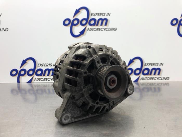 Gebruikte Dynamo Volkswagen Passat (3B3) 1.8 Turbo 20V Prijs € 54,00 Margeregeling aangeboden door Gebr Opdam B.V.