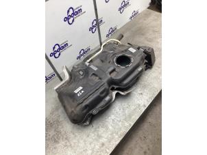 Gebruikte Tank Mercedes CLA (118.3) 1.3 CLA-180 Turbo 16V Prijs € 250,00 Margeregeling aangeboden door Gebr Opdam B.V.