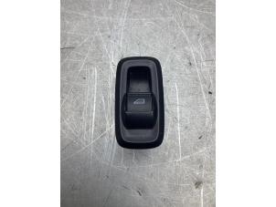 Gebruikte Ruit schakelaar elektrisch Ford Fiesta 6 (JA8) 1.6 TDCi 16V ECOnetic Prijs € 10,00 Margeregeling aangeboden door Gebr Opdam B.V.