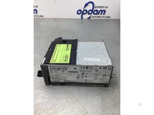 Gebruikte Radio Mercedes CLA (118.3) 1.3 CLA-180 Turbo 16V Prijs € 500,00 Margeregeling aangeboden door Gebr Opdam B.V.