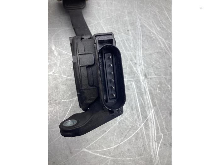 Gaspedaalpositie Sensor van een Ford Fiesta 6 (JA8) 1.6 TDCi 16V ECOnetic 2012