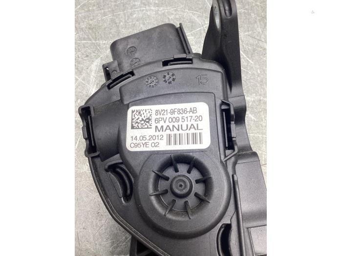 Gaspedaalpositie Sensor van een Ford Fiesta 6 (JA8) 1.6 TDCi 16V ECOnetic 2012