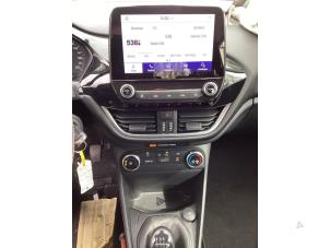 Gebruikte Display Multi Media regelunit Ford Fiesta 7 1.0 EcoBoost 12V Prijs € 270,00 Margeregeling aangeboden door Gebr Opdam B.V.