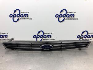 Gebruikte Grille Ford Focus 1 1.6 16V Prijs € 27,00 Margeregeling aangeboden door Gebr Opdam B.V.