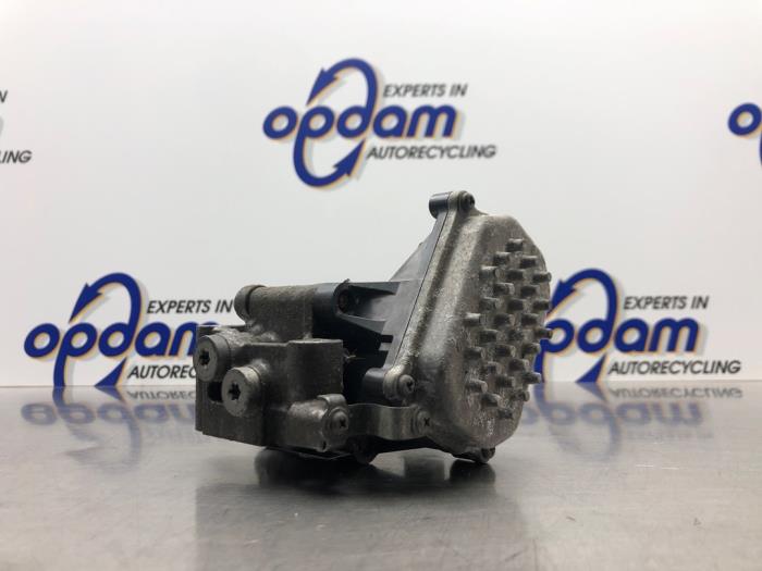 Gebruikte Oliepomp Volvo V70 (BW) 2.0 D3 20V Prijs € 90,00 Margeregeling aangeboden door Gebr Opdam B.V.
