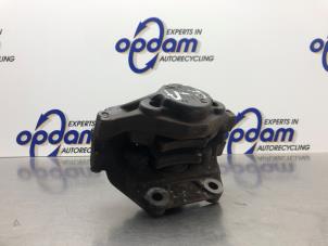 Gebruikte Remklauw (Tang) rechts-achter Mercedes S (W220) 3.2 S-320 18V Prijs € 45,00 Margeregeling aangeboden door Gebr Opdam B.V.