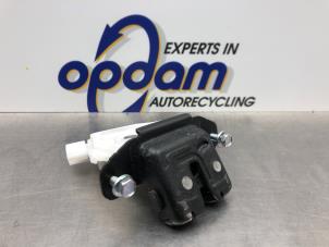 Gebruikte Achterklep Slotmechaniek Toyota Auris Touring Sports (E18) 1.2 T 16V Prijs € 45,00 Margeregeling aangeboden door Gebr Opdam B.V.