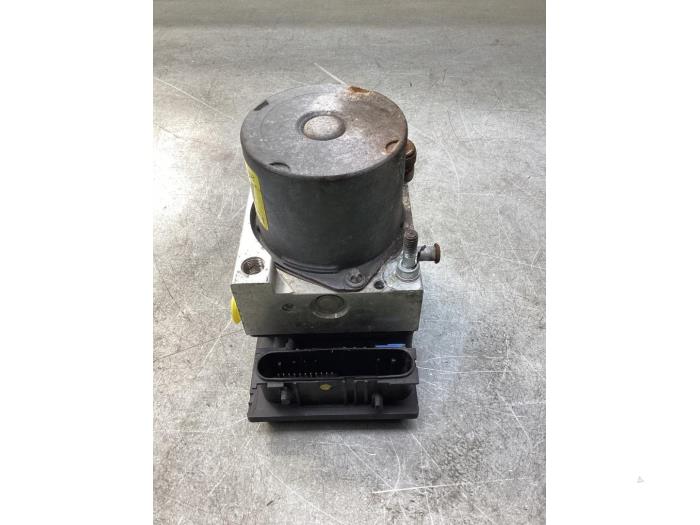Gebruikte ABS Pomp Hyundai i30 (FD) 1.6 CVVT 16V Prijs € 75,00 Margeregeling aangeboden door Gebr Opdam B.V.