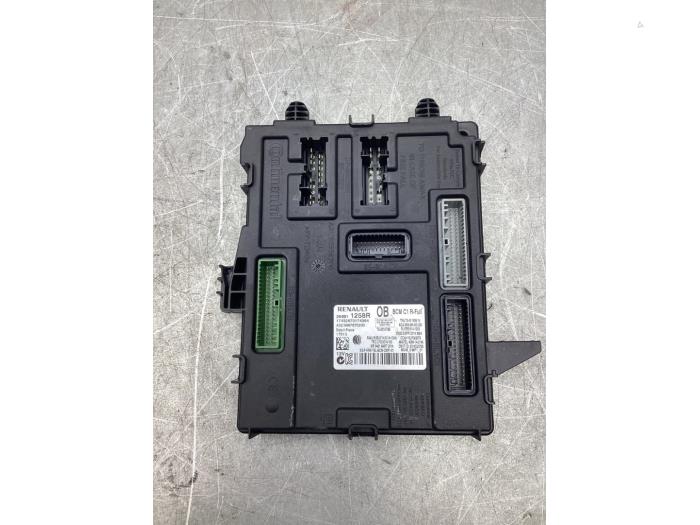 Gebruikte Computer Body Control Renault Megane IV (RFBB) 1.6 GT Energy TCe 205 EDC Prijs € 80,00 Margeregeling aangeboden door Gebr Opdam B.V.