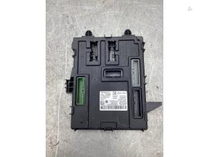 Gebruikte Computer Body Control Renault Megane IV (RFBB) 1.6 GT Energy TCe 205 EDC Prijs € 80,00 Margeregeling aangeboden door Gebr Opdam B.V.