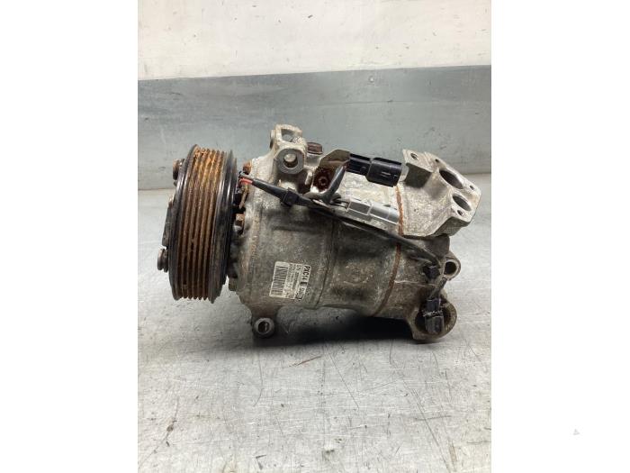 Gebruikte Pomp Airco Renault Megane IV (RFBB) 1.6 GT Energy TCe 205 EDC Prijs € 200,00 Margeregeling aangeboden door Gebr Opdam B.V.