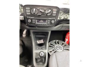 Gebruikte Chaufage Bedieningspaneel Volkswagen Up! (121) 1.0 12V 60 Prijs € 32,00 Margeregeling aangeboden door Gebr Opdam B.V.