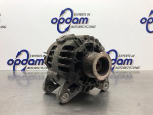 Gebruikte Alternator Renault Clio III Estate/Grandtour (KR) 1.2 16V TCE 100 Prijs € 45,00 Margeregeling aangeboden door Gebr Opdam B.V.
