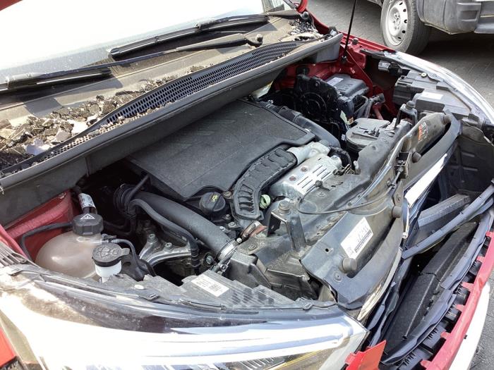 Motor van een Opel Crossland (X) 1.2 Turbo 12V 2020