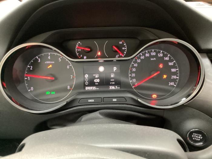 Motor van een Opel Crossland (X) 1.2 Turbo 12V 2020